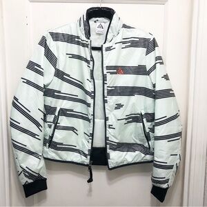 Nike ACH Ski Winter Jacket Size Small Color Pale Mint Green with Black Design